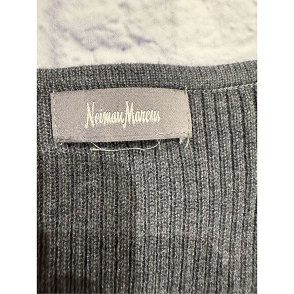 Neiman Marcus Ribbed Knit V-Neck High Low Dress in Charcoal Gray Size Medium - Picture 2 of 4